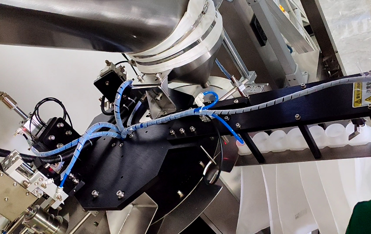 一体化解决方案!高端大米灌装旋盖机满足高品质包装需求(图2) 一体化解决方案!高端大米灌装旋盖机满足高品质包装需求(图2)