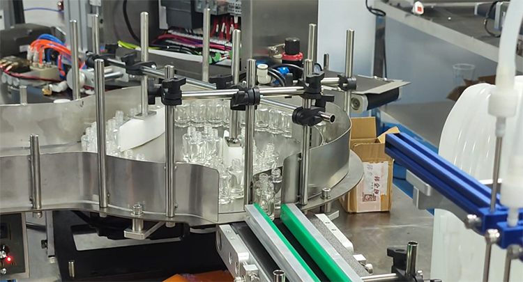 自动小型灌装生产线全新上线 助力中小批量喷剂灌装作业高效落地(图2) 自动小型灌装生产线全新上线 助力中小批量喷剂灌装作业高效落地(图2)