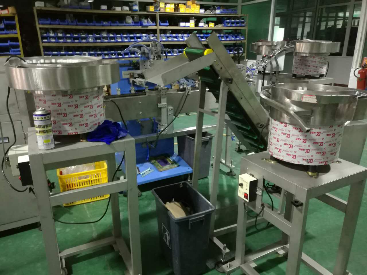 新品推荐:自动高速医用干燥剂灌装压盖一体机(图2)