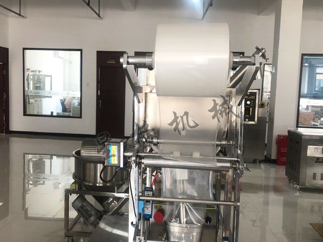 新品推荐：全自动蟹黄酱包装机(图3)
