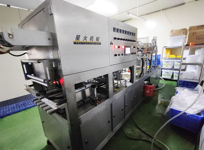 为客户量身定做一出四灌装机，灌装效果杠杠滴！(图2)