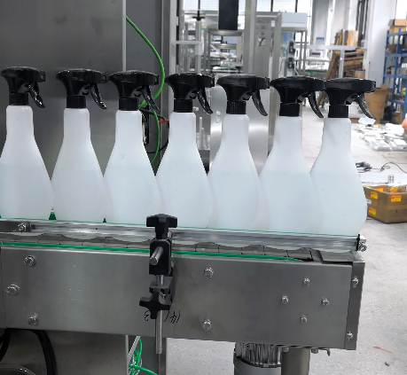 全自动泵头盖旋盖机 鸭嘴盖 喷头盖灌装生产线的好帮手(图2) 全自动泵头盖旋盖机 鸭嘴盖 喷头盖灌装生产线的好帮手(图2)